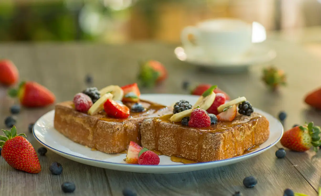tostada-francesa-con-frutas-brunch-cdmx