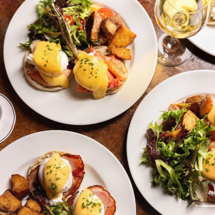 brunch-en-cdmx-huevos-benedictinos-y-mimosas