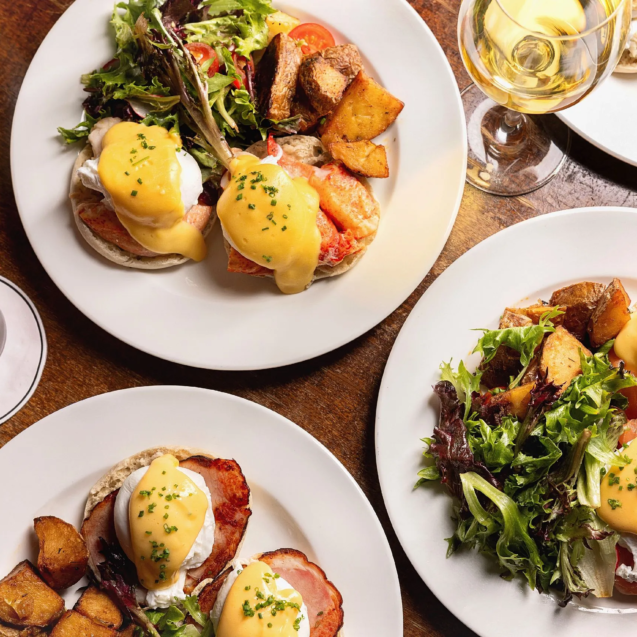 brunch-en-cdmx-huevos-benedictinos-y-mimosas