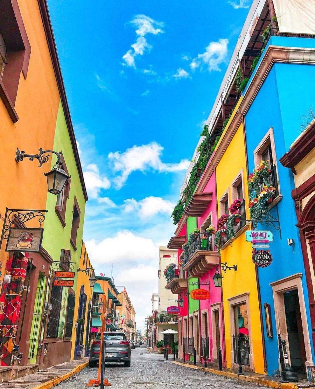 barrio-antiguo-monterrey-calles-coloniales-colores-centro-historico