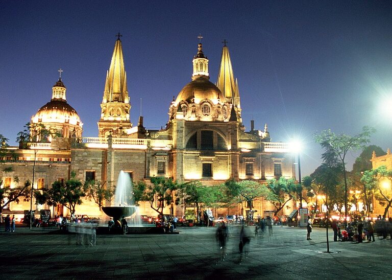 catedral-de-guadalajara-noche