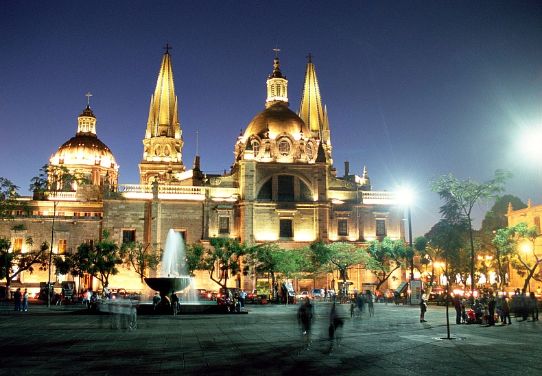 catedral-de-guadalajara-noche